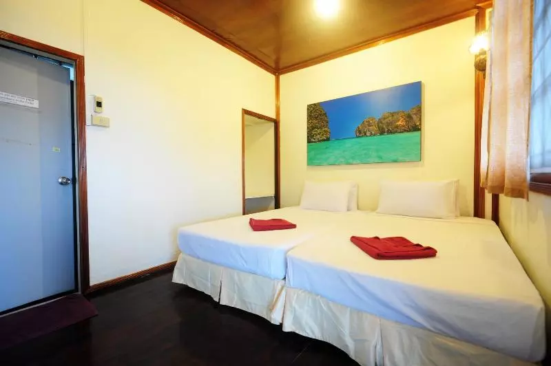 Hotel October Hostel