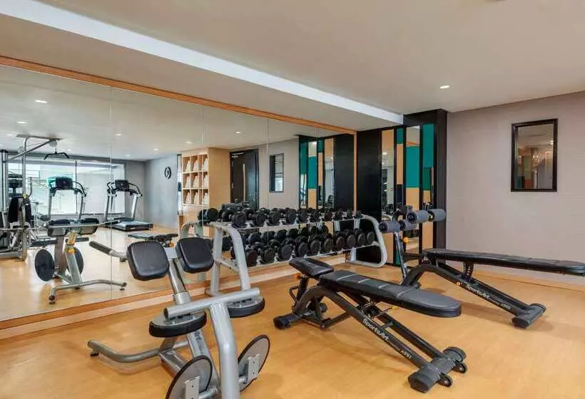 Ramada Hotel And Suites Amwaj Islands