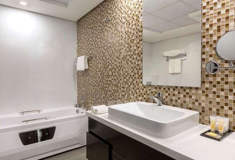 Ramada Hotel And Suites Amwaj Islands