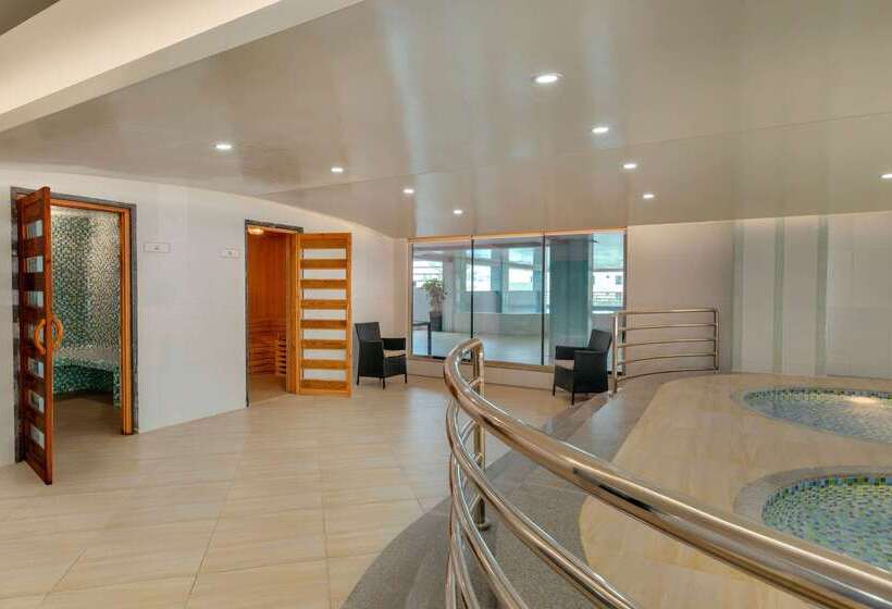 Ramada Hotel And Suites Amwaj Islands