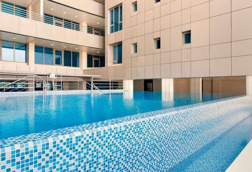 Ramada Hotel And Suites Amwaj Islands