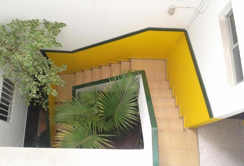 ユースホステル Falow