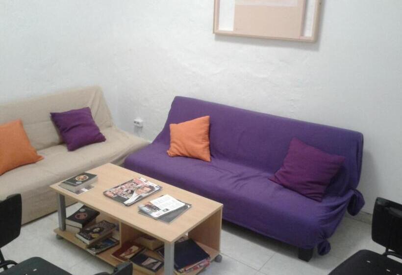 ユースホステル Falow