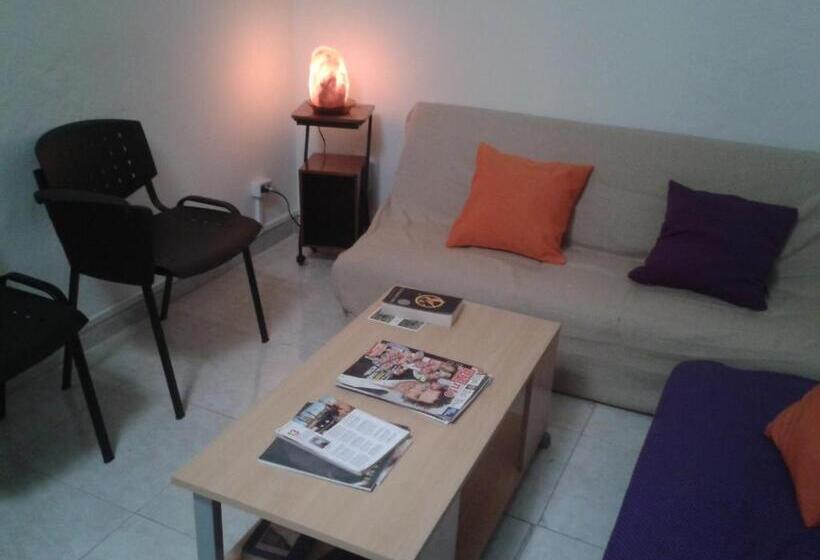 ユースホステル Falow