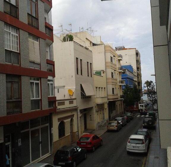 ユースホステル Falow