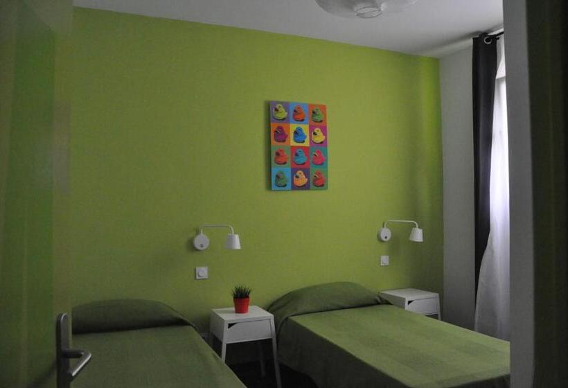 ユースホステル Falow