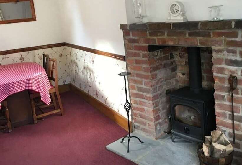 مبيت وإفطار The Cottage