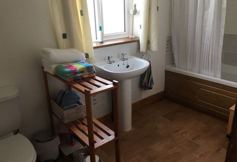 مبيت وإفطار The Cottage