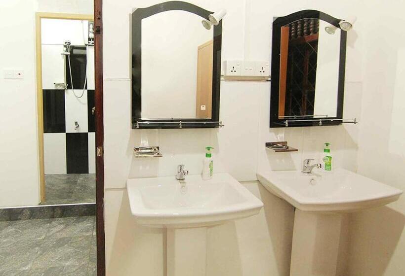 בית מלון כפרי 2in1 Kandy Hostel