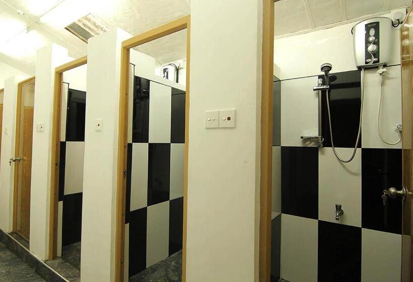 בית מלון כפרי 2in1 Kandy Hostel