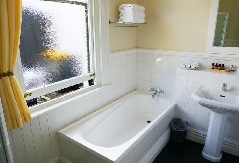 בית מלון כפרי Highland House Boutique