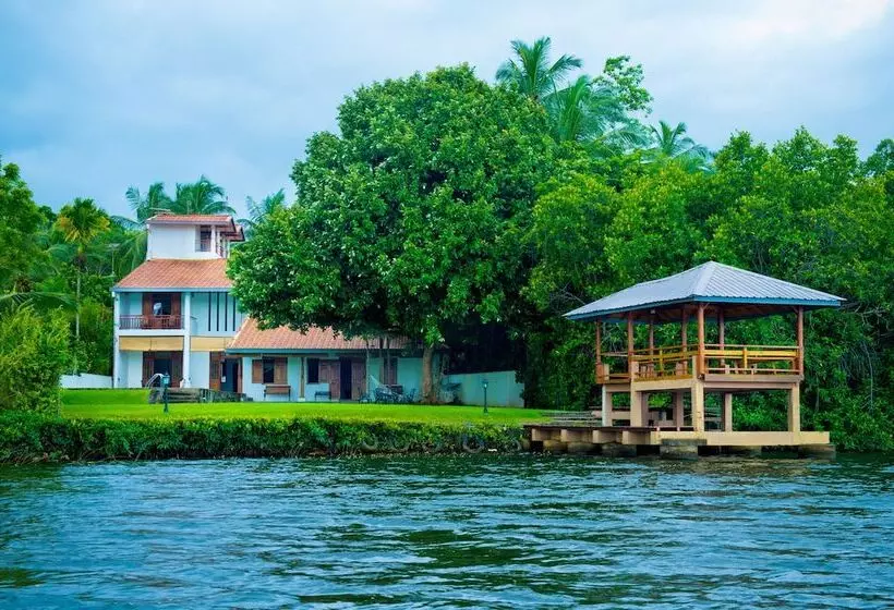 ホテル Okvin River Villa