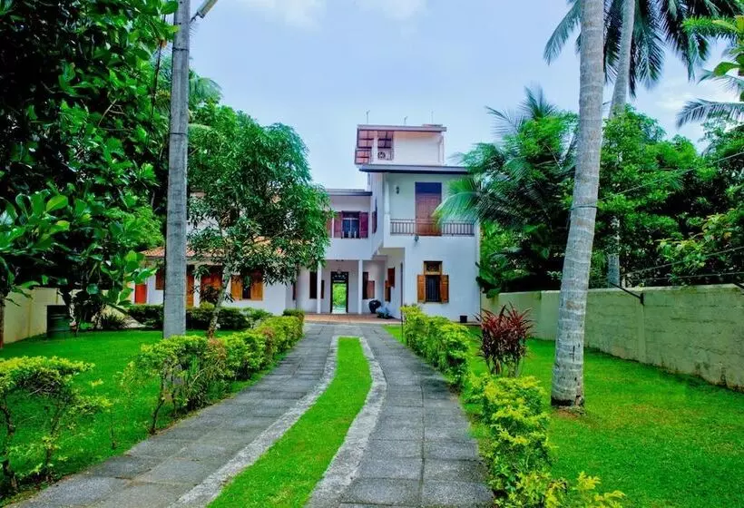 ホテル Okvin River Villa