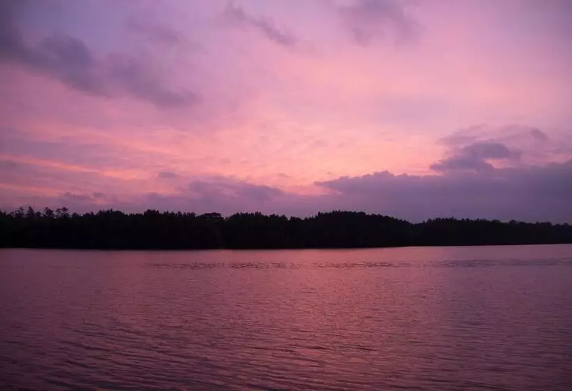 ホテル Okvin River Villa