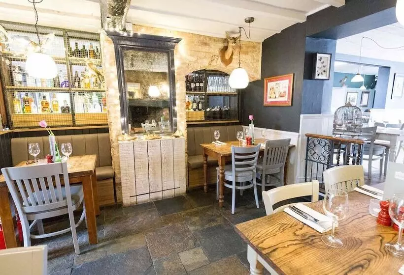 ホテル The Plough Bicester