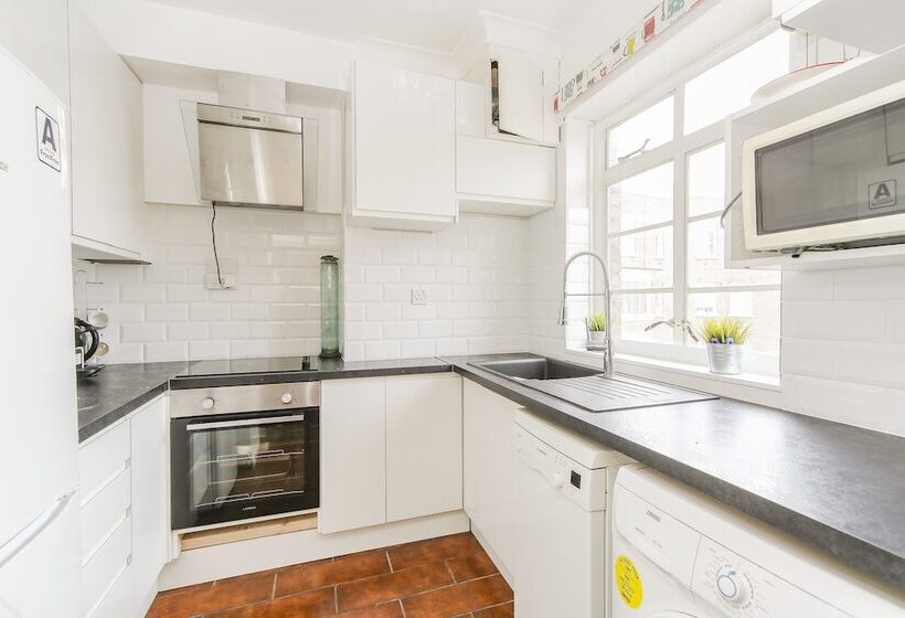 Luxury Baker Street Apartment