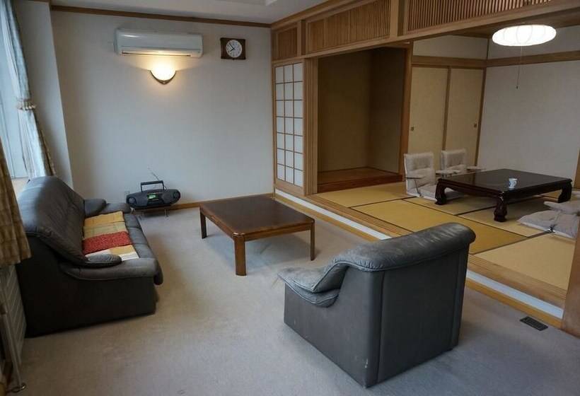 Otaru Ekimae Guest House Ito   Hostel