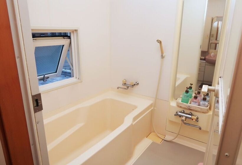 Otaru Ekimae Guest House Ito   Hostel