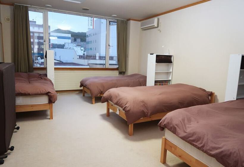 Otaru Ekimae Guest House Ito   Hostel