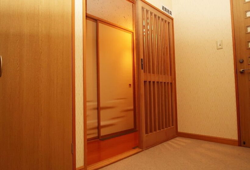 Otaru Ekimae Guest House Ito   Hostel