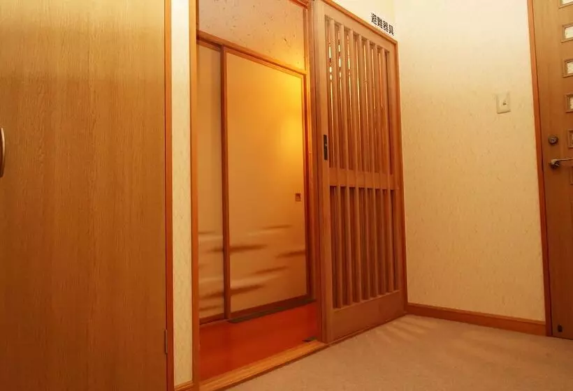 Otaru Ekimae Guest House Ito   Hostel