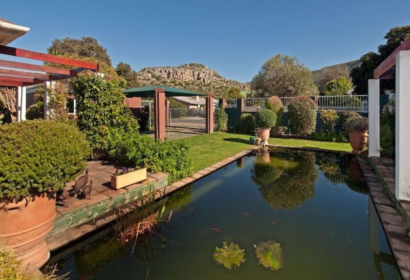 펜션 Brown Jug Guest House