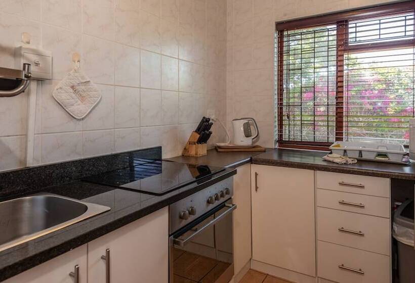 펜션 Brown Jug Guest House