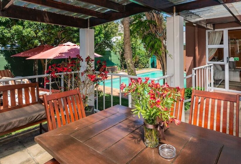 펜션 Brown Jug Guest House