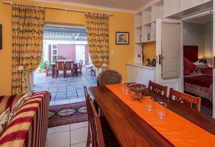 펜션 Brown Jug Guest House