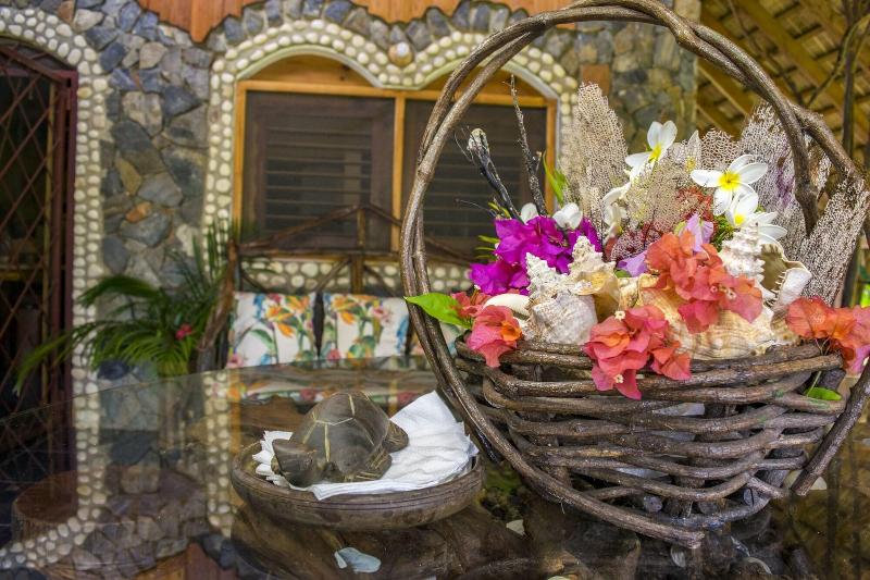 تختخواب و صبحانه Chalet Tropical Hotel & Restaurant Pizzeria