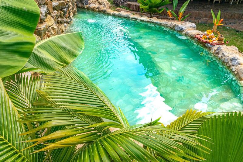 تختخواب و صبحانه Chalet Tropical Hotel & Restaurant Pizzeria