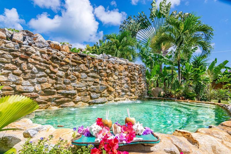 تختخواب و صبحانه Chalet Tropical Hotel & Restaurant Pizzeria