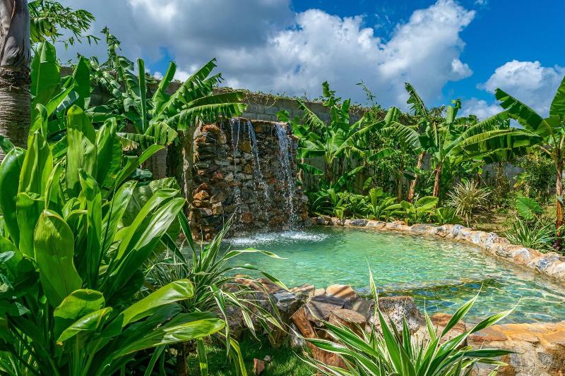 تختخواب و صبحانه Chalet Tropical Hotel & Restaurant Pizzeria