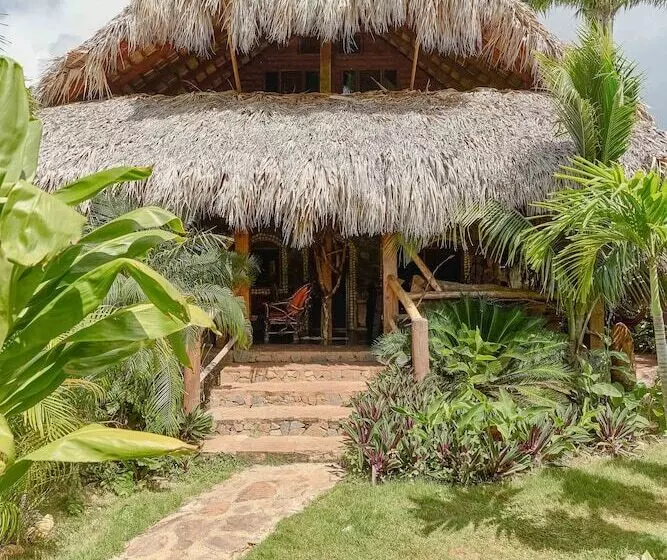 تختخواب و صبحانه Chalet Tropical Hotel & Restaurant Pizzeria