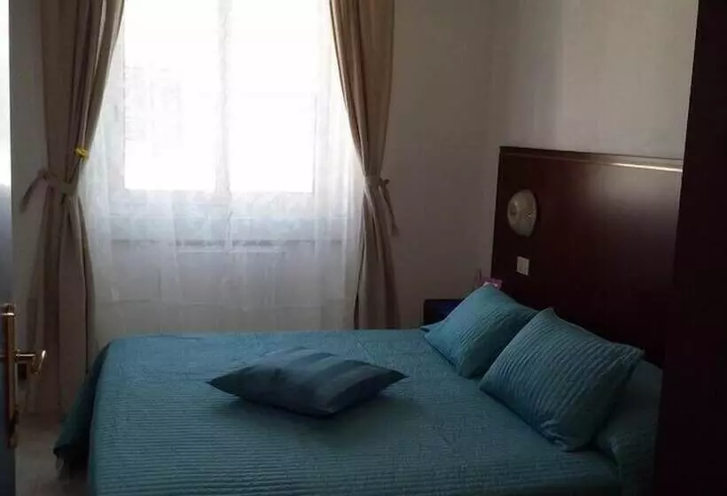 ベッドアンドブレックファースト Galleria Frascati Rooms And Apartment