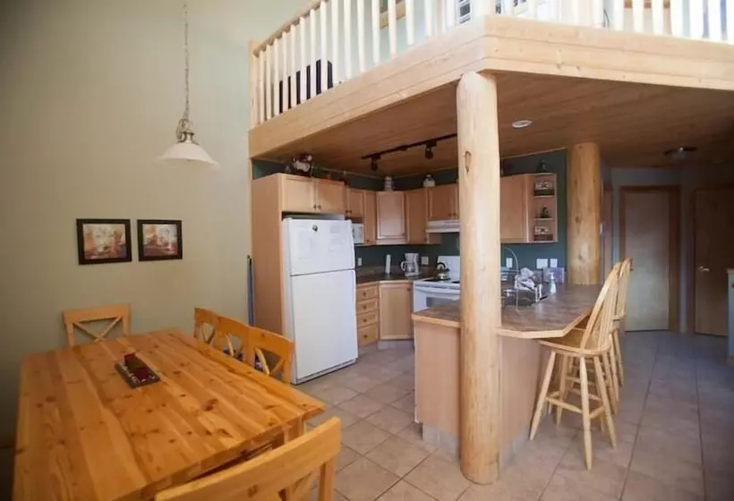 ホテル Creekview Court By Apex Accommodations