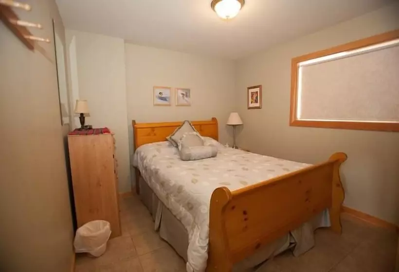 ホテル Creekview Court By Apex Accommodations