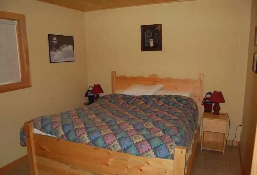 ホテル Creekview Court By Apex Accommodations