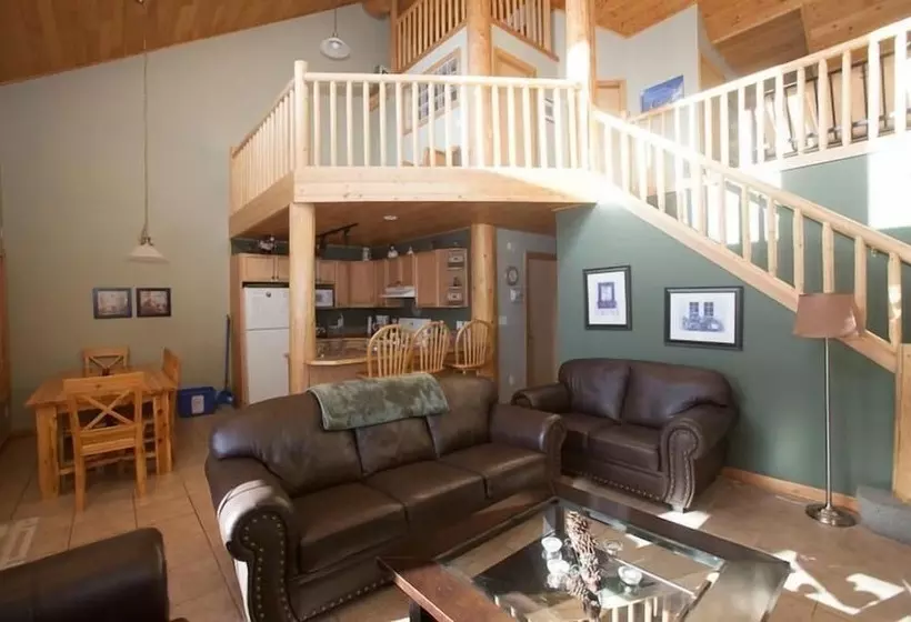 ホテル Creekview Court By Apex Accommodations