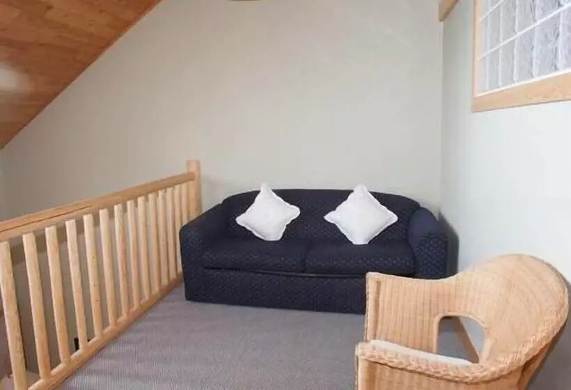 ホテル Creekview Court By Apex Accommodations