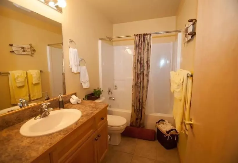 ホテル Creekview Court By Apex Accommodations