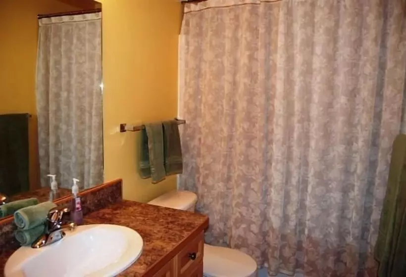 ホテル Creekview Court By Apex Accommodations
