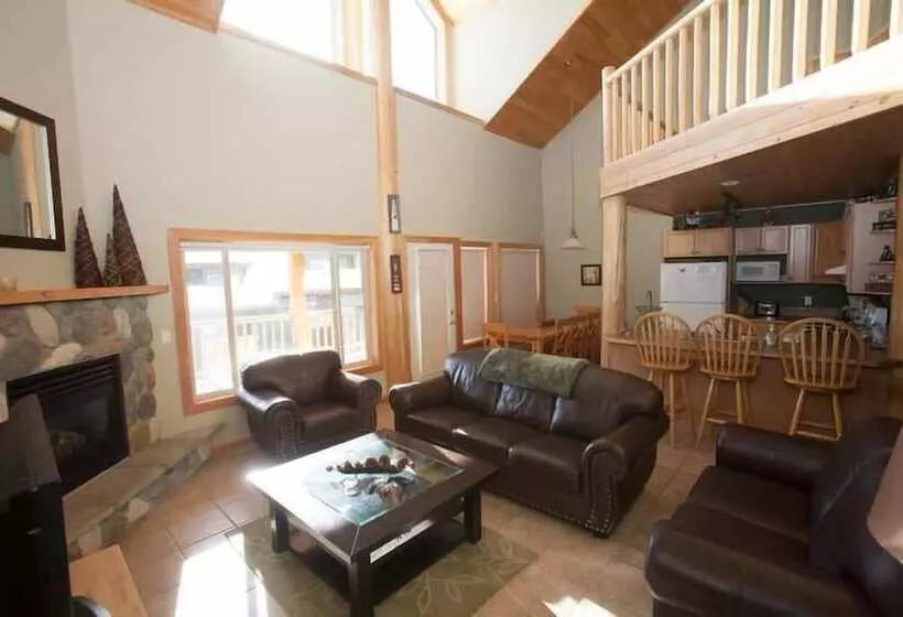 ホテル Creekview Court By Apex Accommodations