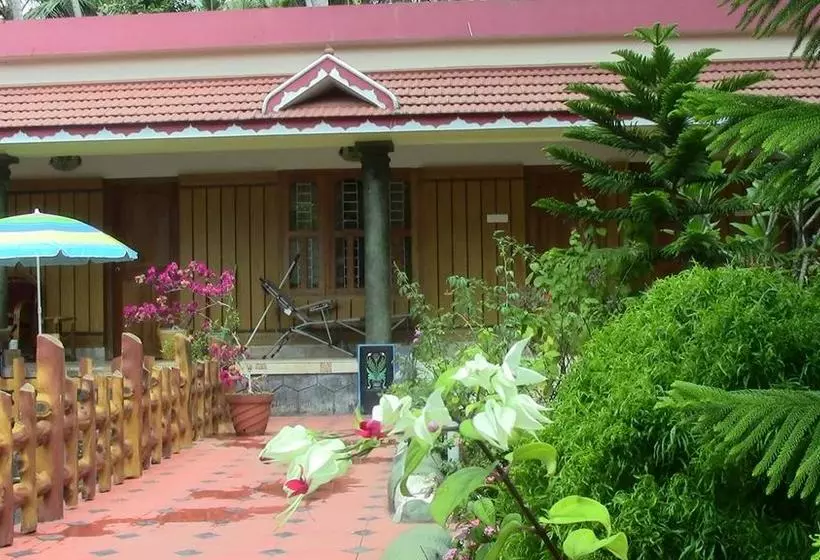 ホテル Karthika Plaza Resort Varkala