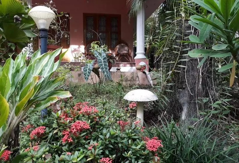 ホテル Karthika Plaza Resort Varkala