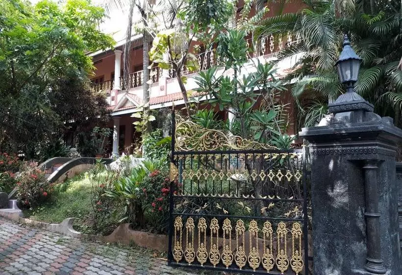 ホテル Karthika Plaza Resort Varkala