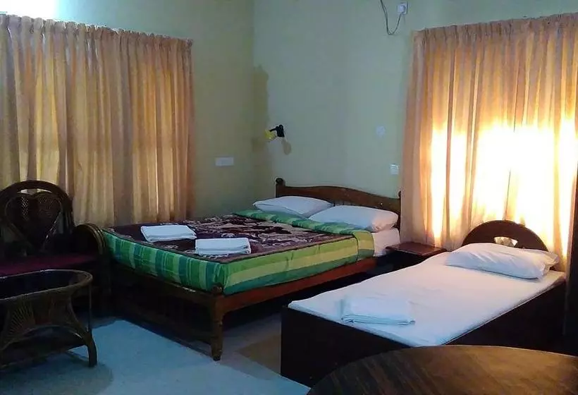 ホテル Karthika Plaza Resort Varkala
