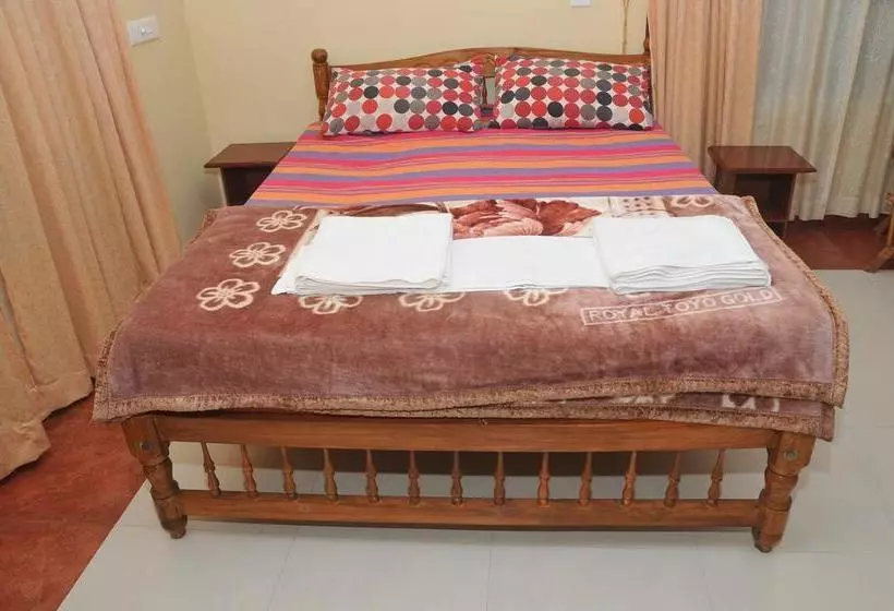 ホテル Karthika Plaza Resort Varkala