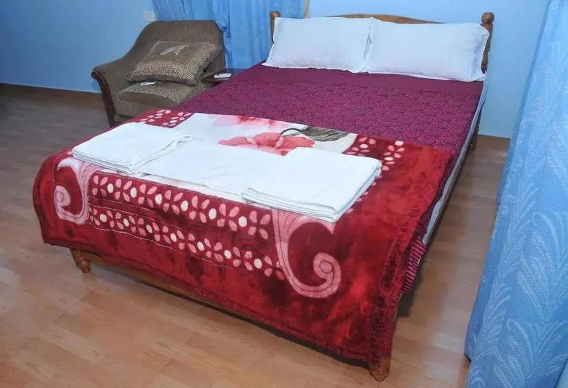 ホテル Karthika Plaza Resort Varkala