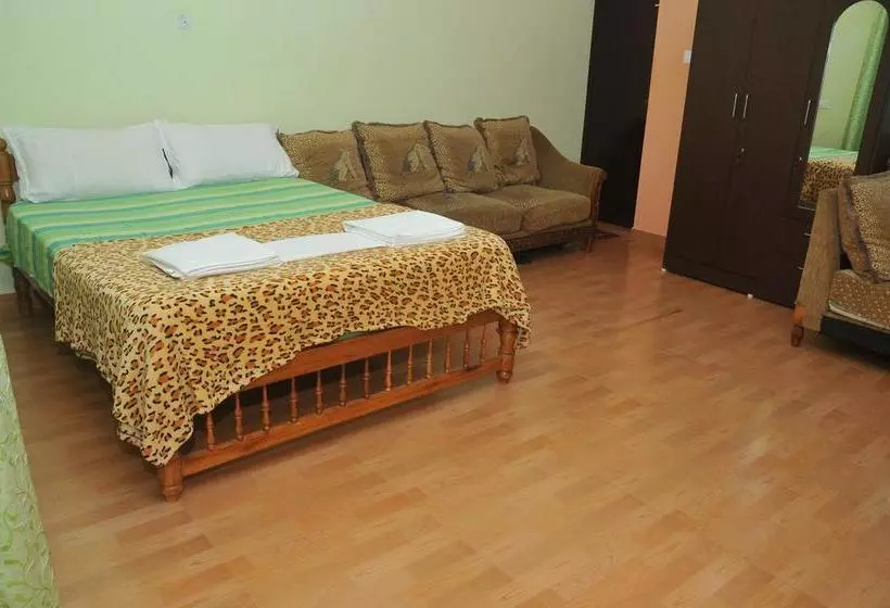 ホテル Karthika Plaza Resort Varkala